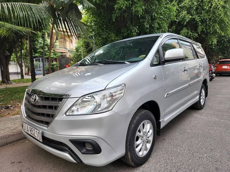 Toyota Innova 2014 - Cần bán lại xe Toyota Innova sản xuất 2014, màu bạc, 358 triệu