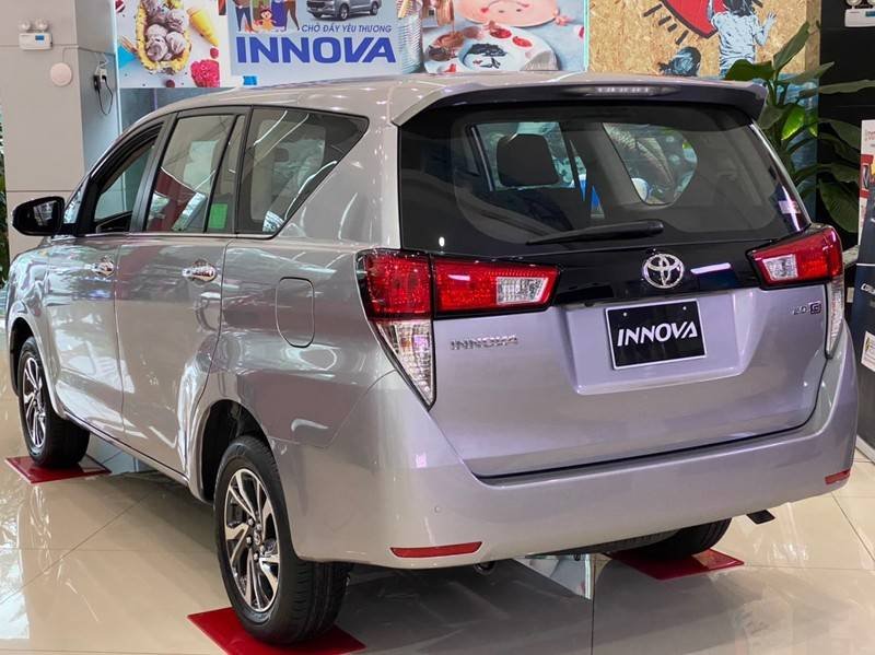 Toyota Innova 2022 - Cần bán lại xe Toyota Innova 2.0G sản xuất năm 2022, màu bạc