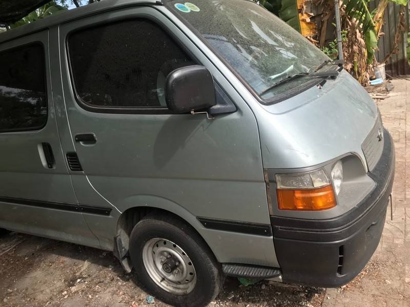 Toyota Hiace 2003 - Cần bán lại xe Toyota Hiace năm sản xuất 2003, màu bạc, nhập khẩu