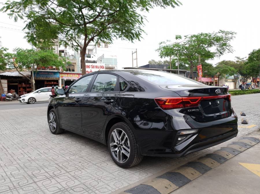 Kia Cerato 2022 - Bán xe Kia Cerato 1.6 MT năm sản xuất 2022, màu đen