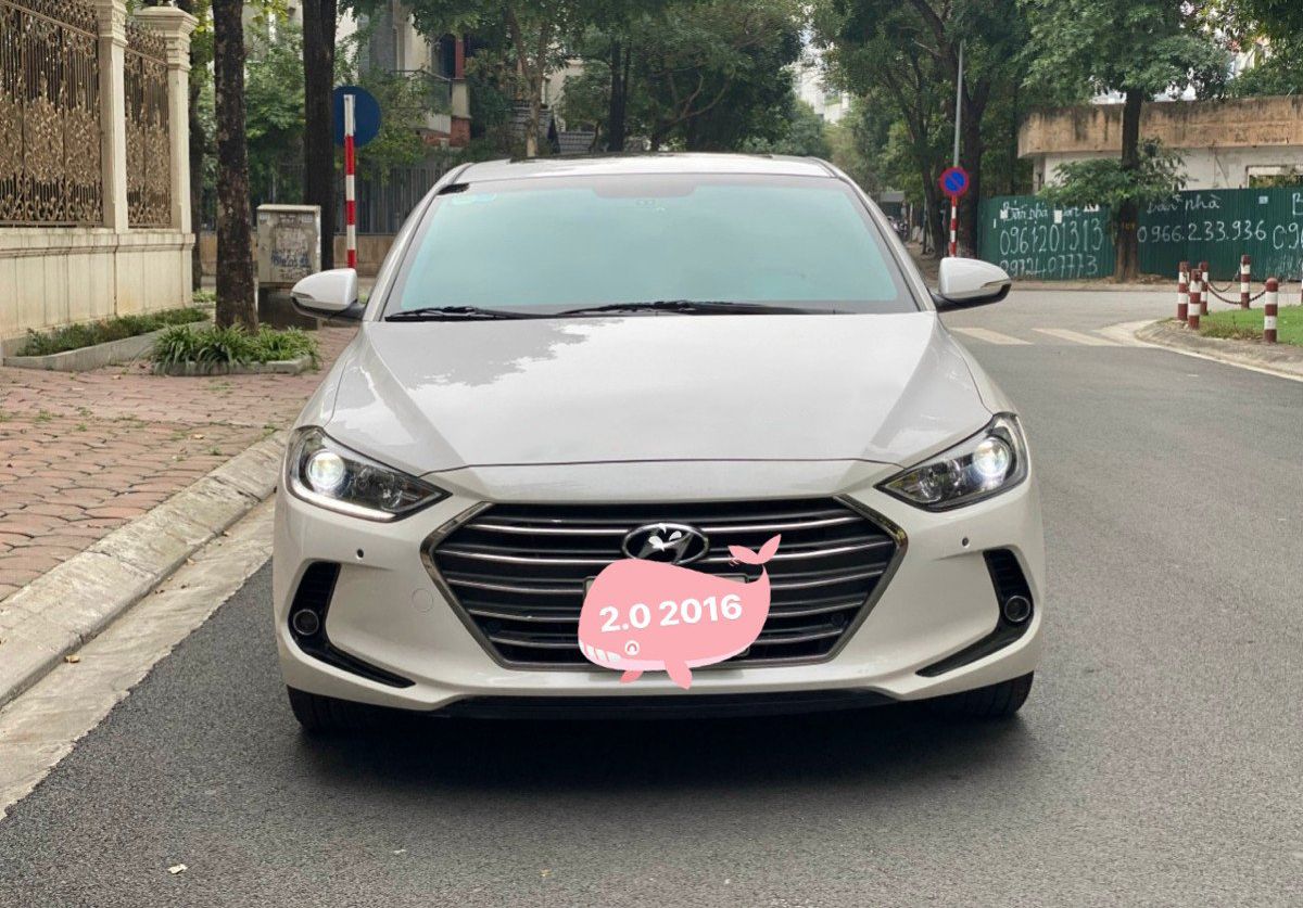 Hyundai Elantra 2016 - Bán xe Hyundai Elantra 2.0AT sản xuất 2016, màu trắng