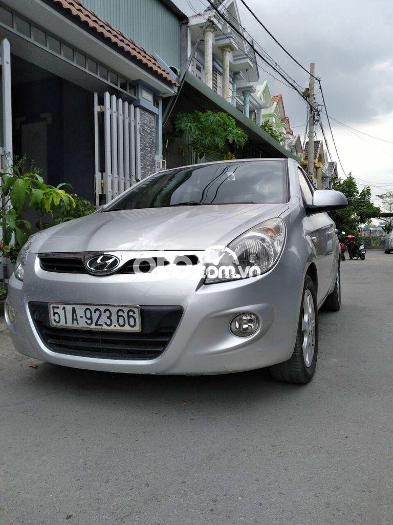 Hyundai i20 2010 - Cần bán Hyundai i20 năm sản xuất 2010, màu bạc, xe nhập 