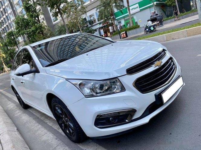 Chevrolet Cruze 2017 - Bán xe Chevrolet Cruze LT 1.6L, đời 2017, màu trắng, giá 326 triệu