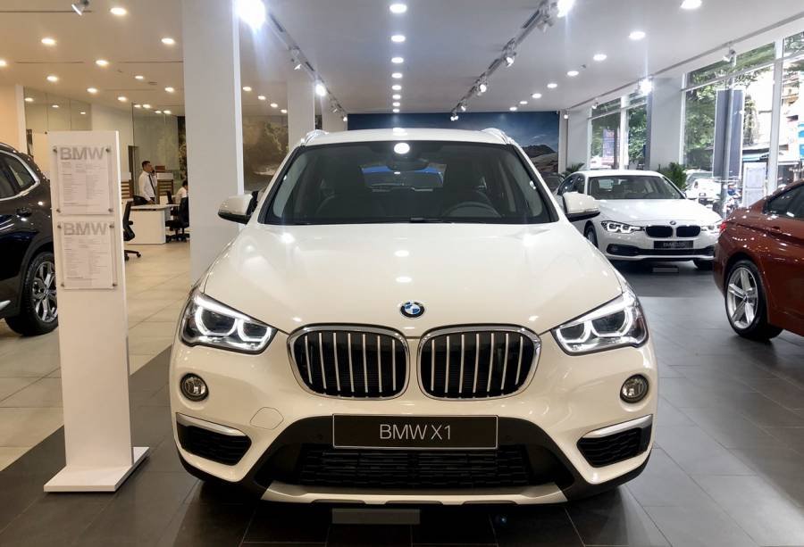 BMW X1 2022 - Cần bán BMW X1 sDrive18i năm 2022, màu trắng, xe nhập