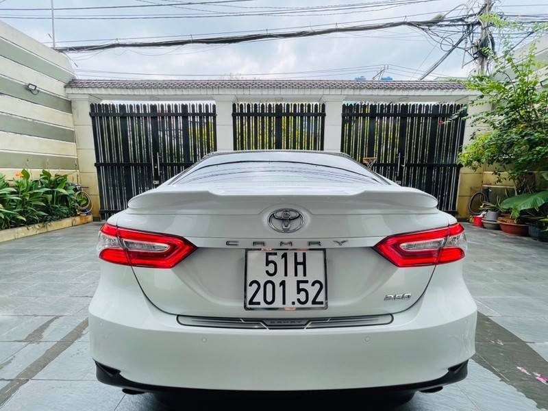 Toyota Camry 2019 - Bán Toyota Camry năm sản xuất 2019, màu trắng, nhập khẩu