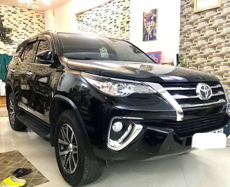 Toyota Fortuner 2019 - Bán xe Toyota Fortuner 2.4G 4x2 AT năm sản xuất 2019, màu đen, nhập khẩu số tự động