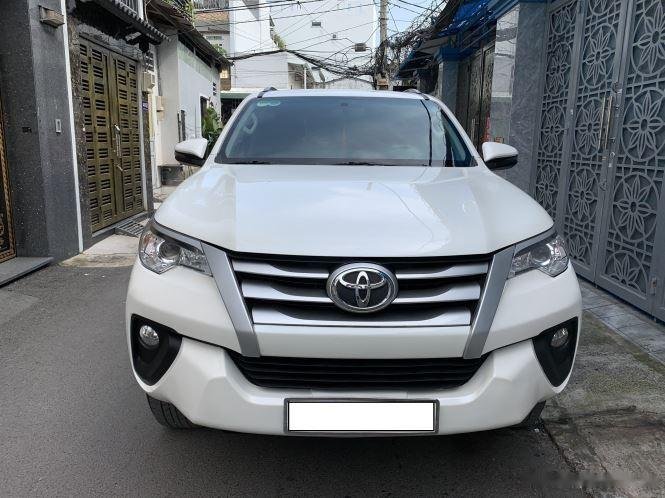 Toyota Fortuner 2017 - Bán xe Toyota Fortuner 2.4 MT năm sản xuất 2017, màu trắng 