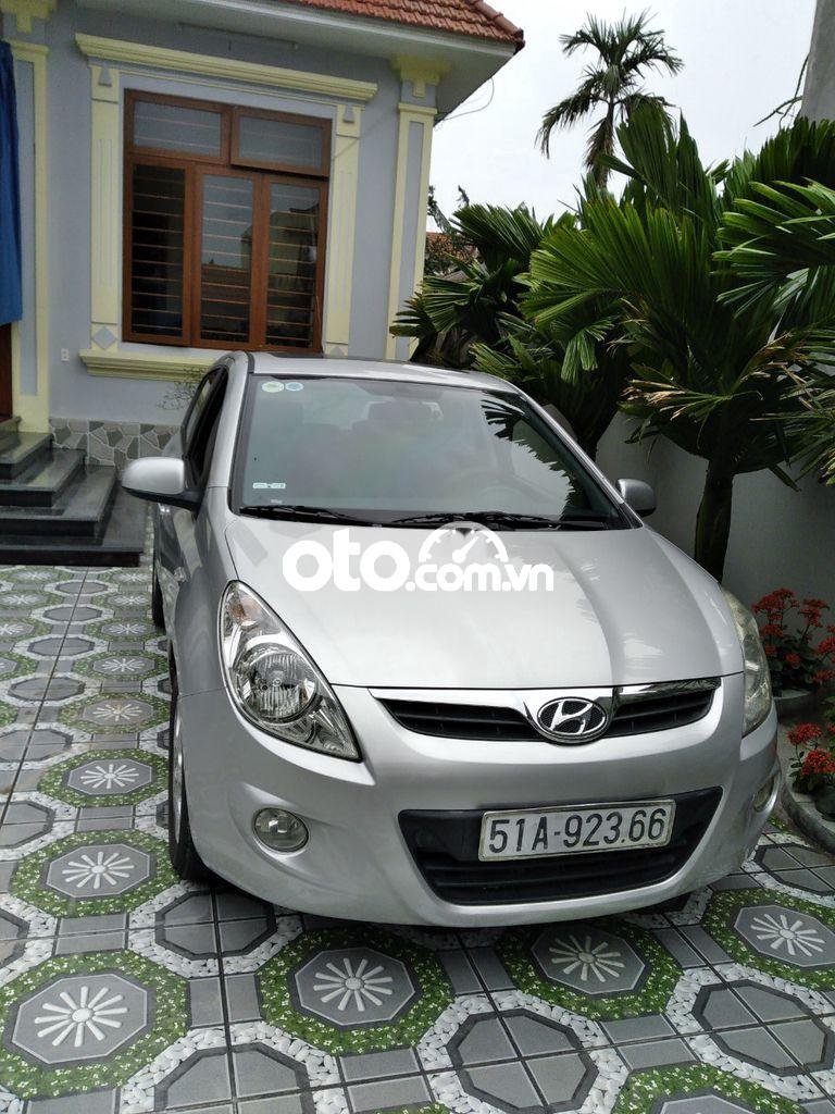 Hyundai i20 2010 - Cần bán Hyundai i20 năm sản xuất 2010, màu bạc, xe nhập 