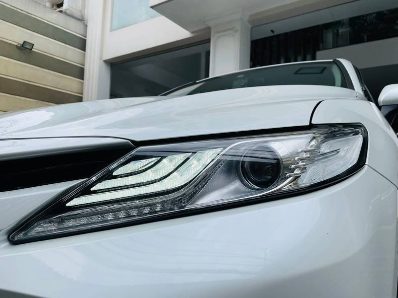 Toyota Camry 2019 - Bán Toyota Camry năm sản xuất 2019, màu trắng, nhập khẩu