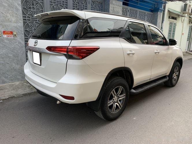 Toyota Fortuner 2017 - Bán xe Toyota Fortuner 2.4 MT năm sản xuất 2017, màu trắng 