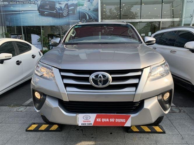 Toyota Fortuner 2019 - Cần bán Toyota Fortuner 2.4MT 4x2 sản xuất 2019, màu bạc giá cạnh tranh