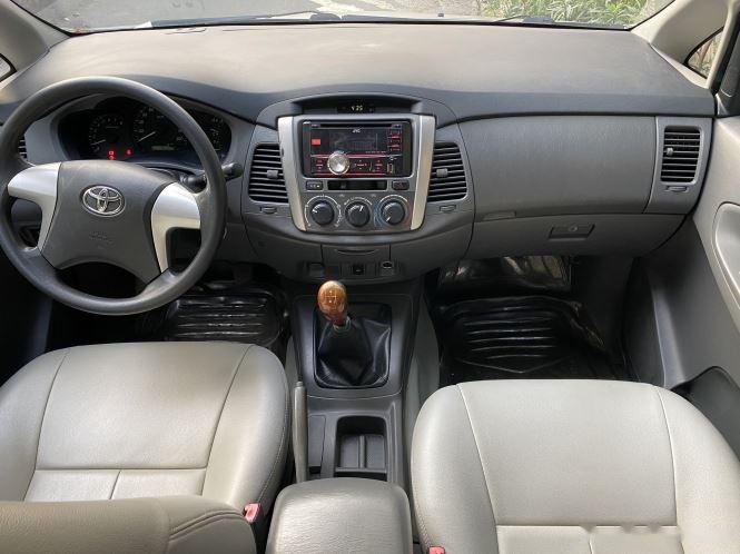 Toyota Innova 2012 - Bán Toyota Innova 2.0E năm 2012, màu bạc