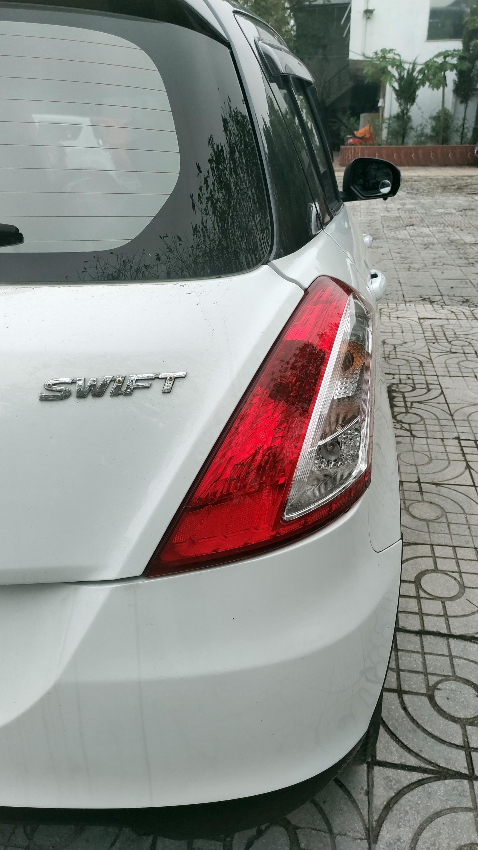 Suzuki Swift 2014 - Bán Suzuki Swift 1.4AT sản xuất năm 2014, màu trắng