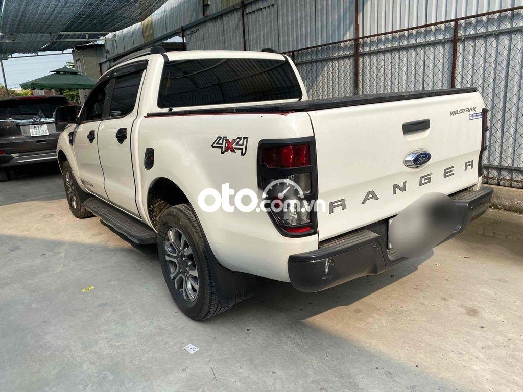 Ford Ranger 2015 - Bán Ford Ranger Wildtrak 3.2 năm sản xuất 2015, màu trắng, xe nhập