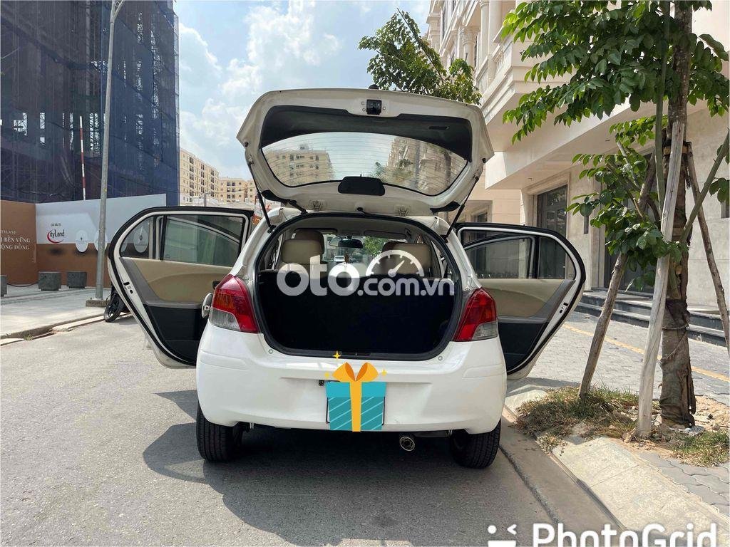 Toyota Yaris 2013 - Bán Toyota Yaris sản xuất năm 2013, màu trắng, xe nhập, 360tr