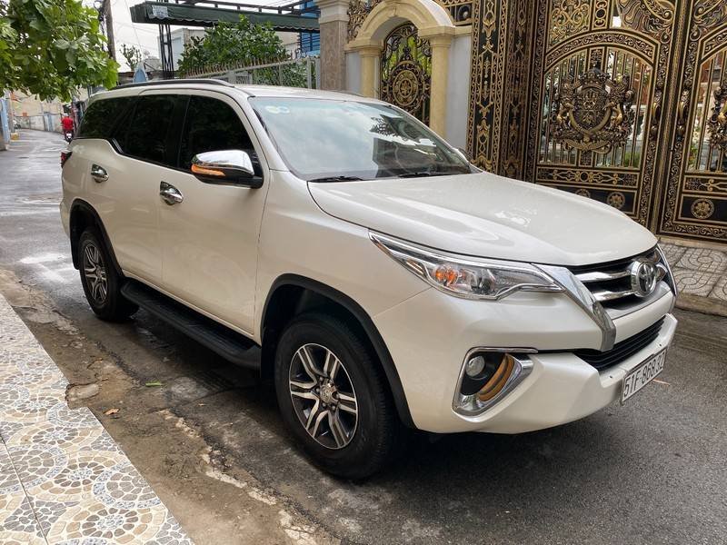 Toyota Fortuner 2018 - Cần bán Toyota Fortuner sản xuất năm 2018, màu trắng, xe nhập 