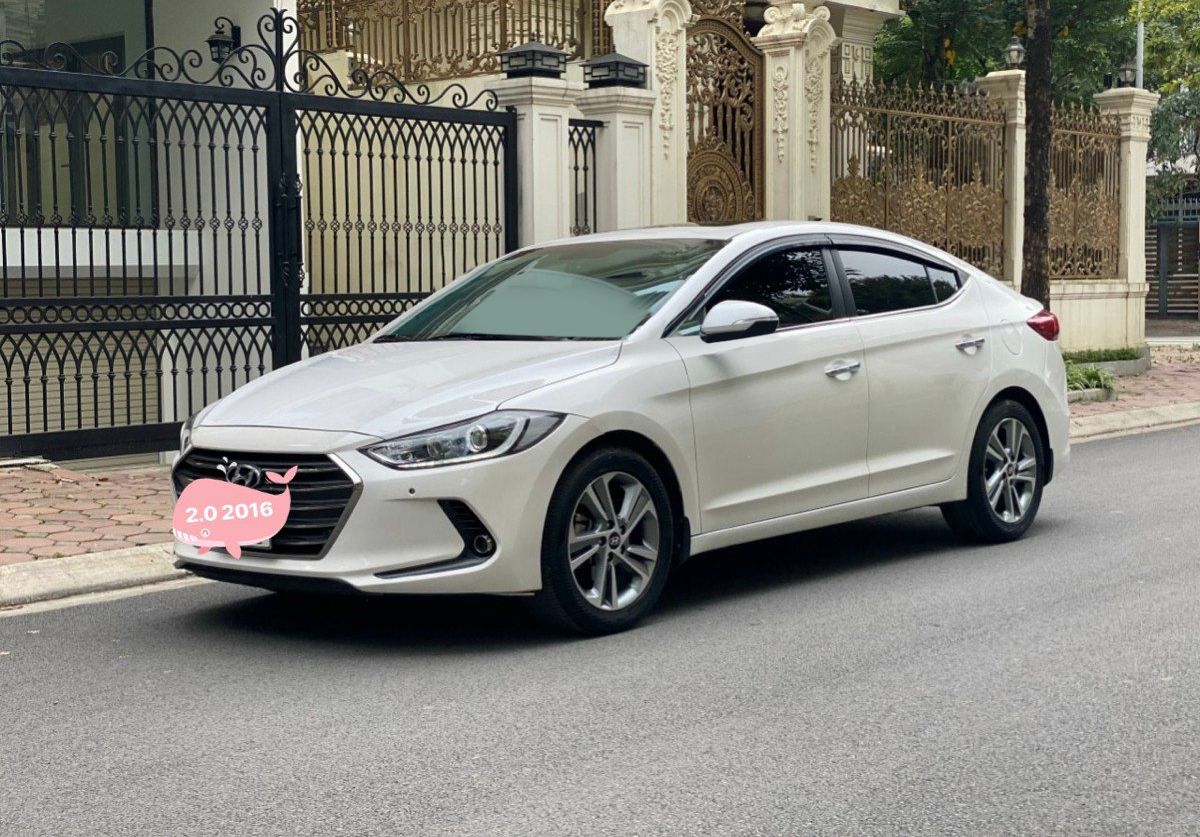 Hyundai Elantra 2016 - Bán xe Hyundai Elantra 2.0AT sản xuất 2016, màu trắng