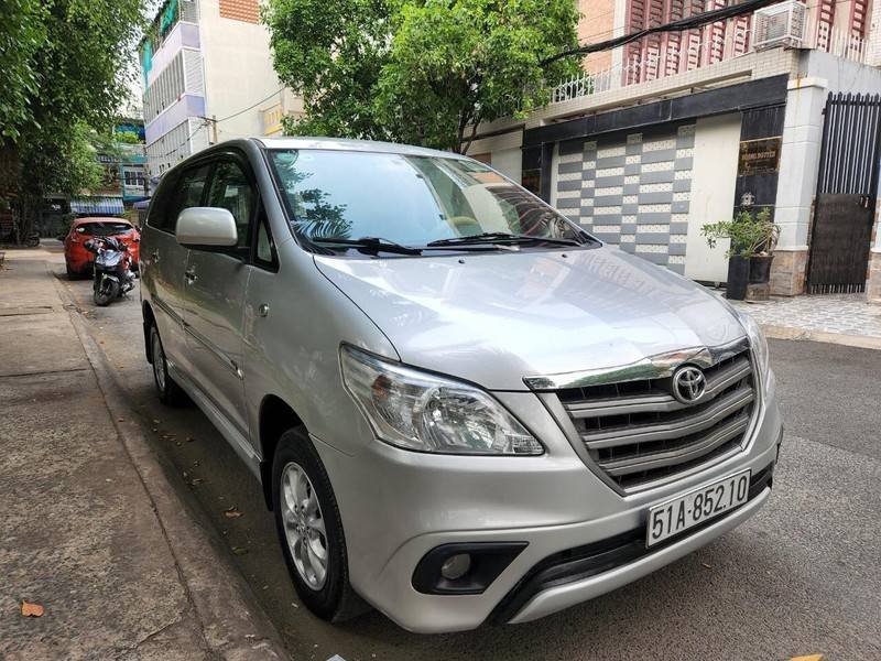 Toyota Innova 2014 - Cần bán lại xe Toyota Innova sản xuất 2014, màu bạc, 358 triệu