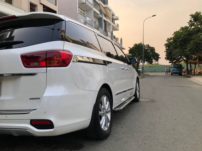 Kia Sedona 2021 - Cần bán xe Kia Sedona 3.3 sản xuất 2021, màu trắng
