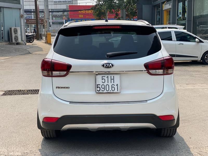 Kia Rondo 2018 - Cần bán gấp Kia Rondo sản xuất năm 2018, màu trắng, giá tốt