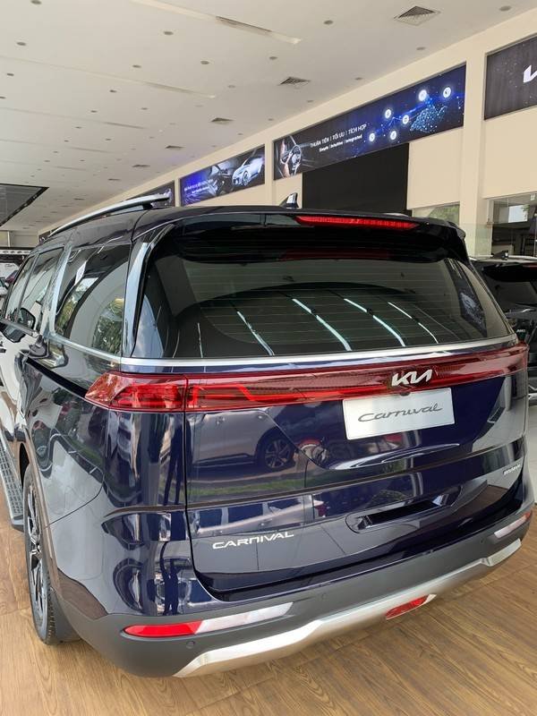 Kia Carnival 2022 - Bán ô tô Kia Carnival 2.2D Luxury 8 ghế năm sản xuất 2022, màu xanh lam