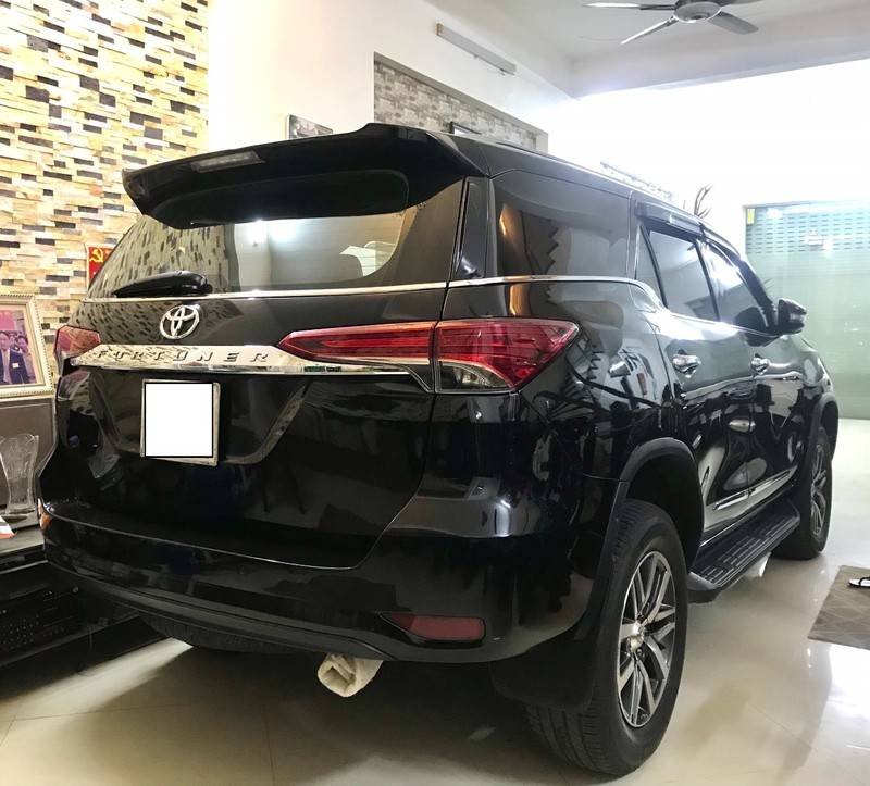 Toyota Fortuner 2019 - Bán xe Toyota Fortuner 2.4G 4x2 AT năm sản xuất 2019, màu đen, nhập khẩu số tự động