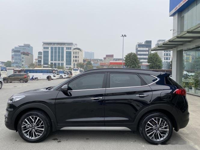 Hyundai Tucson 2020 - Cần bán lại xe Hyundai Tucson 2.0AT năm 2020, màu đen như mới, 848tr