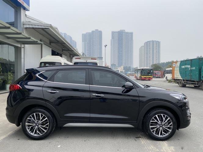 Hyundai Tucson 2020 - Cần bán lại xe Hyundai Tucson 2.0AT năm 2020, màu đen như mới, 848tr