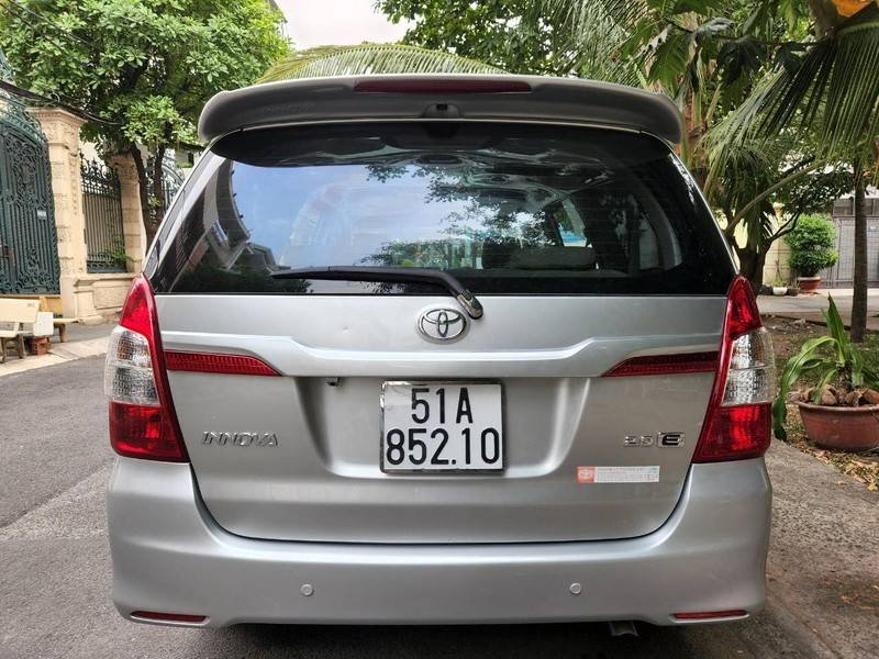 Toyota Innova 2014 - Cần bán lại xe Toyota Innova sản xuất 2014, màu bạc, 358 triệu