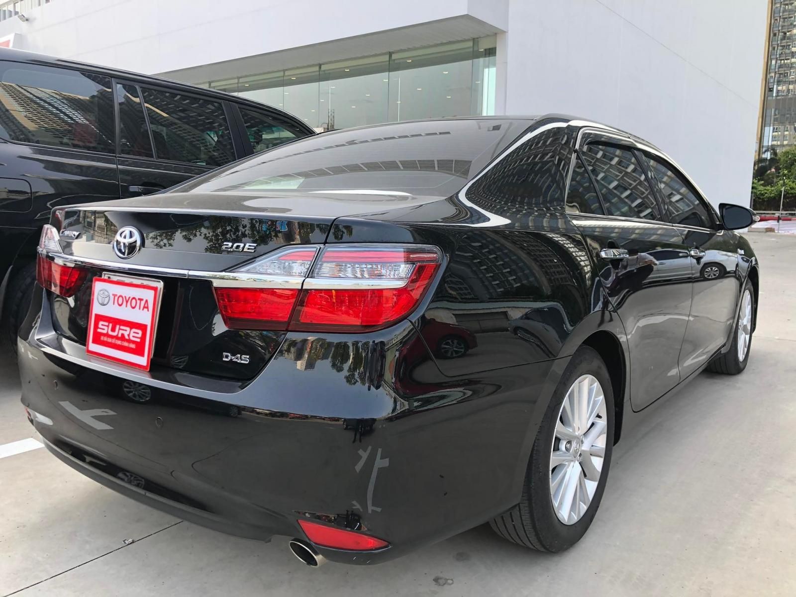 Toyota Camry 2018 - Bán ô tô Toyota Camry 2.0E 2018, xe cũ chính hãng