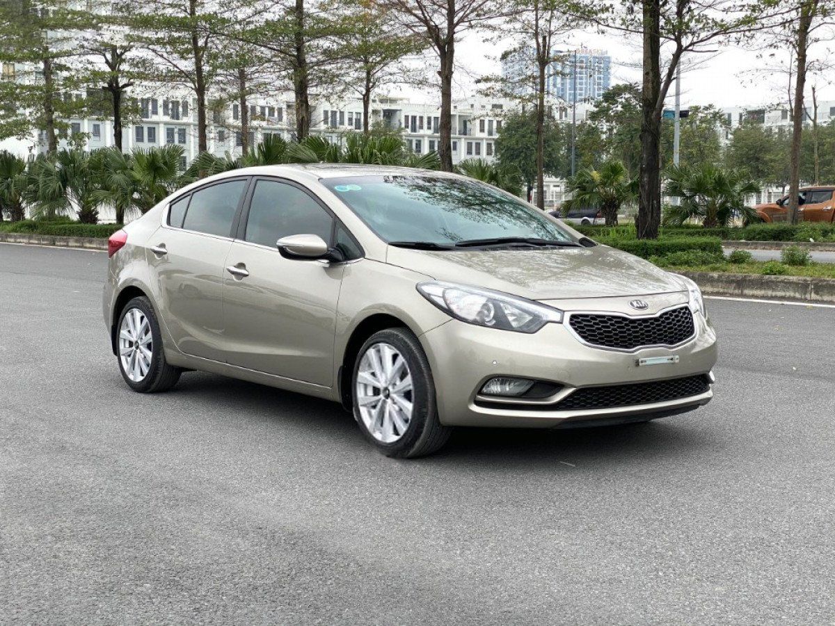 Kia K3 2014 - Bán Kia K3 1.6AT sản xuất năm 2014, màu vàng cát số tự động, 465 triệu