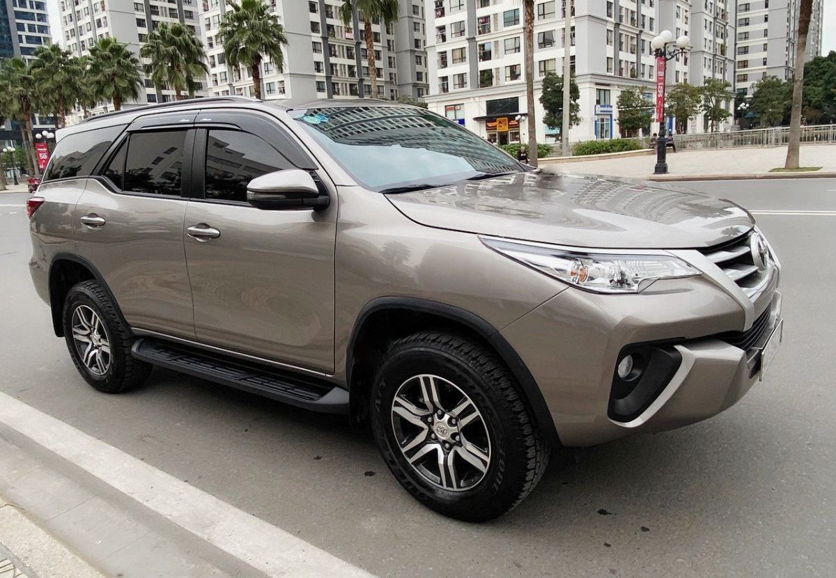 Toyota Fortuner 2020 - Cần bán lại xe Toyota Fortuner 2.5G 4x2 MT năm sản xuất 2020, màu nâu