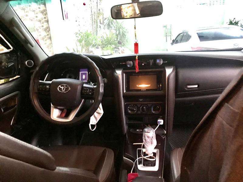 Toyota Fortuner 2019 - Bán xe Toyota Fortuner 2.4G 4x2 AT năm sản xuất 2019, màu đen, nhập khẩu số tự động