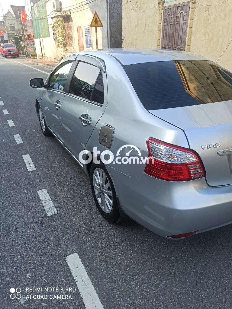 Toyota Vios 2011 - Cần bán lại xe Toyota Vios 1.5E MT năm 2011, màu bạc 