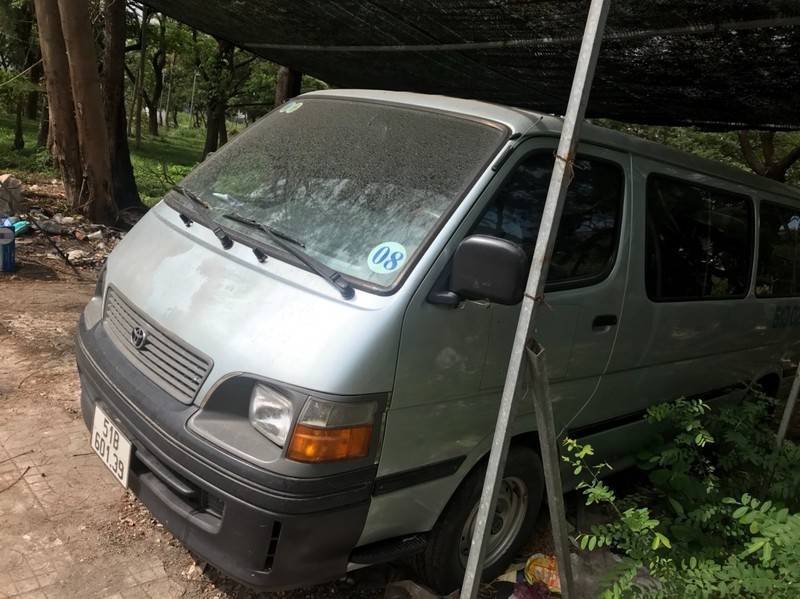 Toyota Hiace 2003 - Cần bán lại xe Toyota Hiace năm sản xuất 2003, màu bạc, nhập khẩu