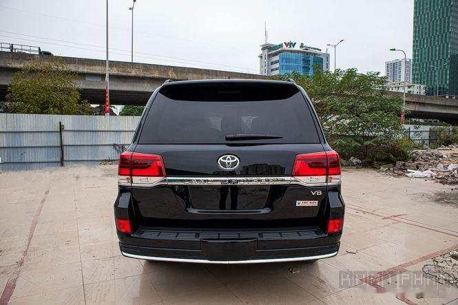 Toyota Land Cruiser 2019 - Bán Toyota Land Cruiser 5.7 V8 sản xuất năm 2019, màu đen còn mới