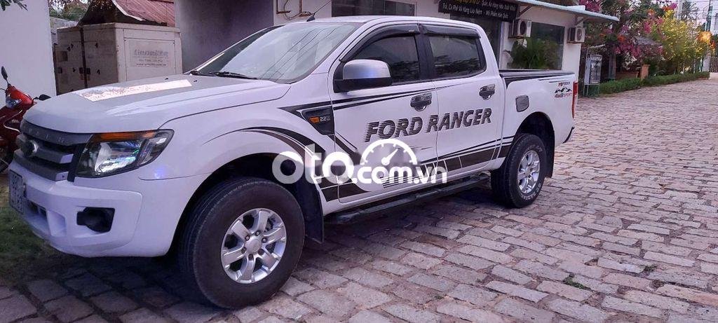 Ford Ranger 2014 - Bán Ford Ranger sản xuất năm 2014, màu trắng, xe nhập số sàn