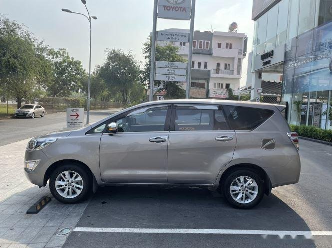 Toyota Innova 2018 - Bán Toyota Innova 2.0E sản xuất 2018, màu xám