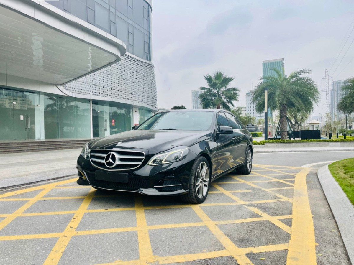 Mercedes-Benz 2015 - Bán Mercedes-Benz E200 sản xuất năm 2015, màu đen số tự động