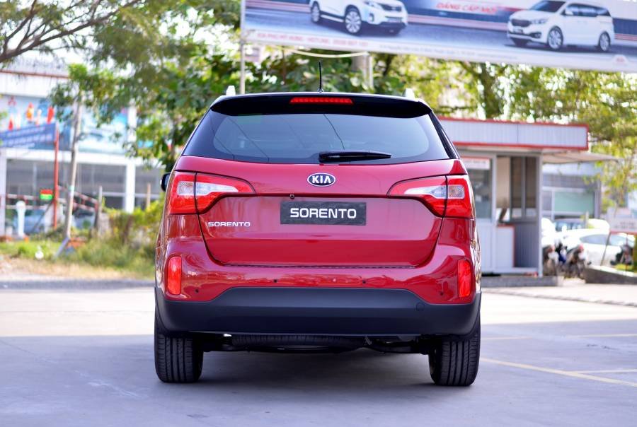 Kia Sorento 2022 - Bán Kia Sorento 2.4 GAT Deluxe năm 2022, màu đỏ