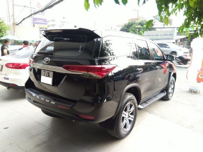 Toyota Fortuner 2017 - Bán xe Toyota Fortuner 2.4MT sản xuất 2017, màu đen, giá chỉ 806 triệu