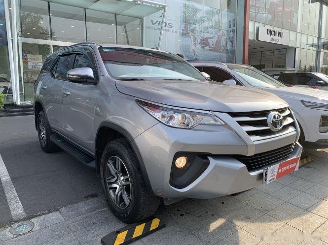 Toyota Fortuner 2019 - Bán xe Toyota Fortuner 2.4G 4x2AT, đời 2019, màu bạc, giá 890 triệu