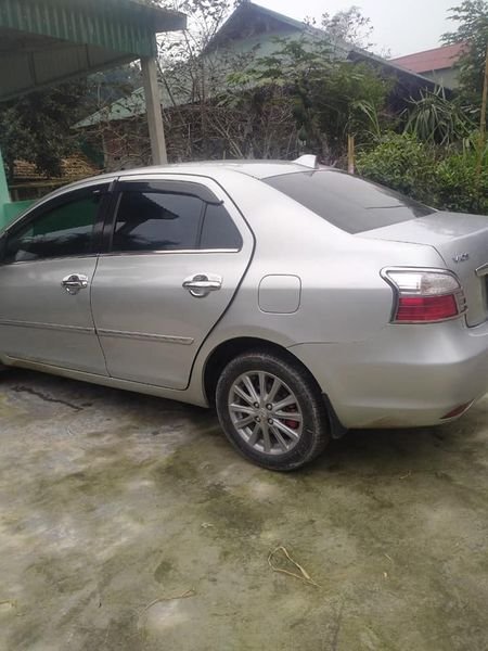 Toyota Vios 2013 - Cần bán lại xe Toyota Vios 1.5E MT năm 2013, màu bạc số sàn