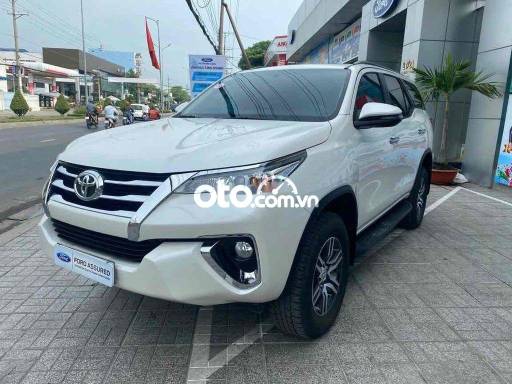 Toyota Fortuner 2020 - Cần bán gấp Toyota Fortuner 4x2 AT sản xuất năm 2020, màu trắng 