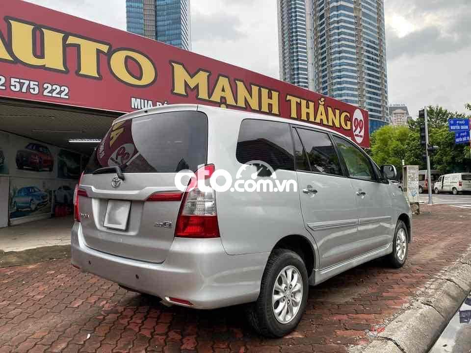 Toyota Innova 2015 - Bán xe Toyota Innova 2.E năm sản xuất 2015, màu bạc chính chủ