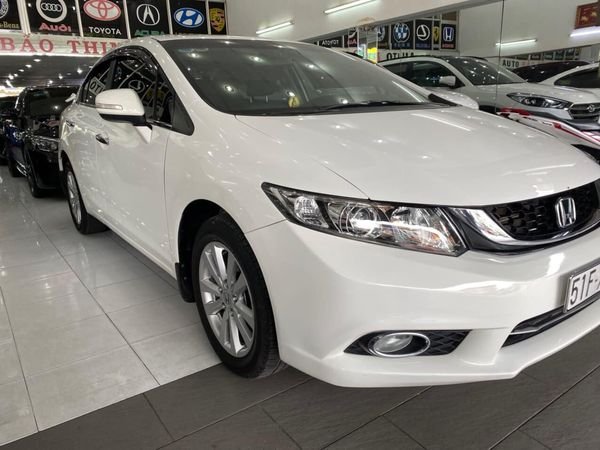 Honda Civic 2016 - Cần bán gấp Honda Civic 2.0AT năm sản xuất 2016, màu trắng