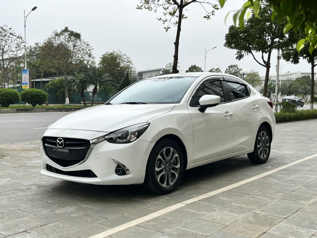 Mazda 2 2020 - Bán xe Mazda 2 1.5AT sản xuất năm 2020, màu trắng, 515 triệu