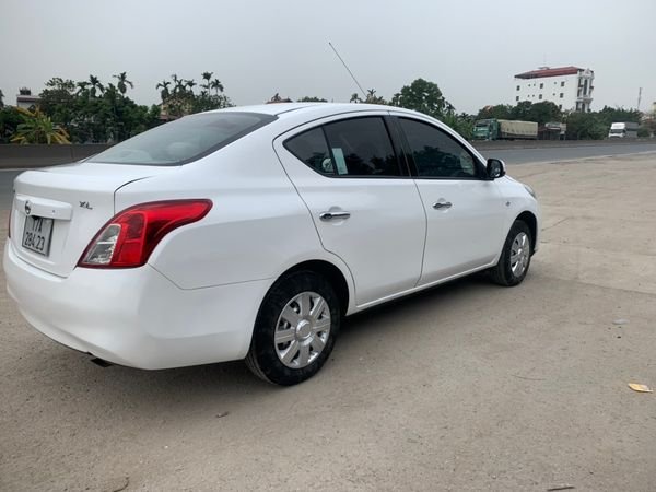 Nissan Sunny 2015 - Bán xe Nissan Sunny 1.5MT năm sản xuất 2015, màu trắng số sàn