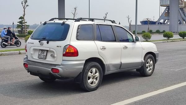 Hyundai Santa Fe 2004 - Xe Hyundai Santa Fe năm 2004, màu trắng còn mới giá cạnh tranh