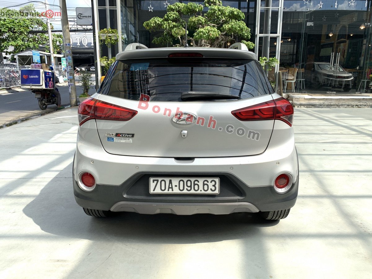 Hyundai i20 Active 2015 - Bán Hyundai i20 Active 1.4AT sản xuất năm 2015, màu bạc